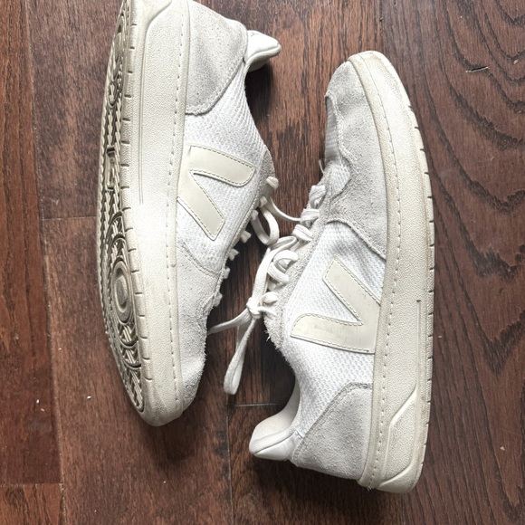 Veja V-10 Suede Sneakers in B-Mesh White/Natural/Pierre Size 9 - Picture 4 of 4